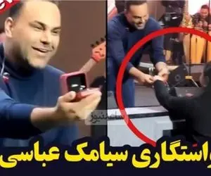 خواستگاری خواننده معروف بر روی صحنه از همسرش/رو همون استیج داماد شد حلقه انداخت
