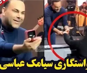 خواستگاری خواننده معروف بر روی صحنه از همسرش/رو همون استیج داماد شد حلقه انداخت