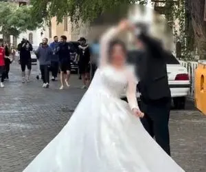 آواز شاد؛ عروس داماده تو بوشهر عکاسی میکردن مردم رد میشن براشون واسونک میخونن میرقصن