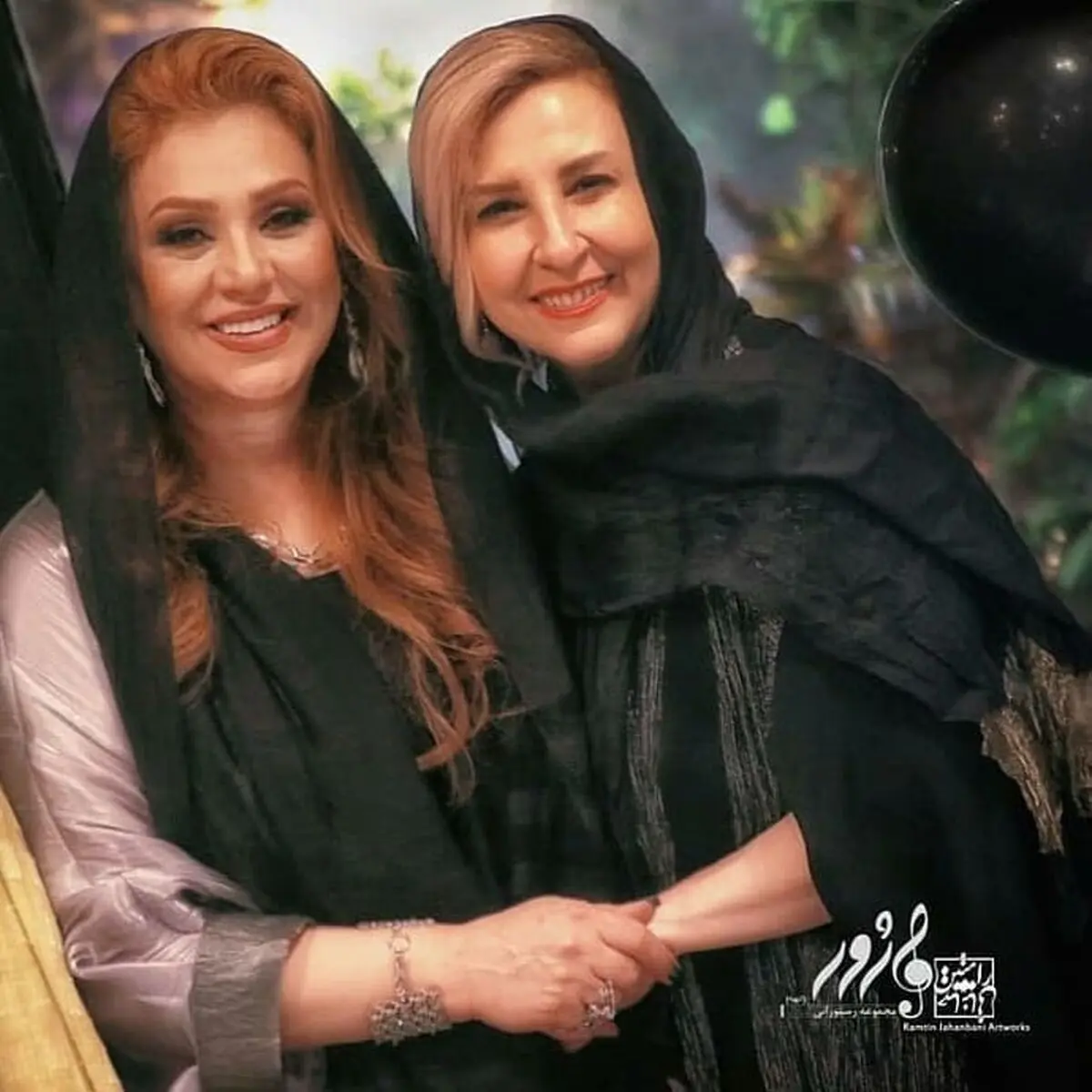نسرین مقانلو در کنار مرجانه گلچین
