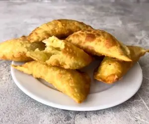 آموزش آشپزی؛ صبحانه ای سریع با آرد و ساقه جعفری