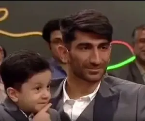 آواز محلی؛ بیرانوند تو تلویزیون شروع کرد خوندن بچه اش میگه بابا سرمون رفت همینو بلدی