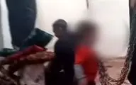 (ویدیو) کودک آزاری دردناک با زنجیر در عجب شیر!