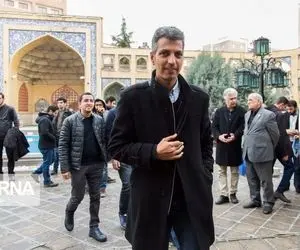 (عکس) فردوسی پور در یادبود جانباختگان سقوط هواپیمای اوکراینی