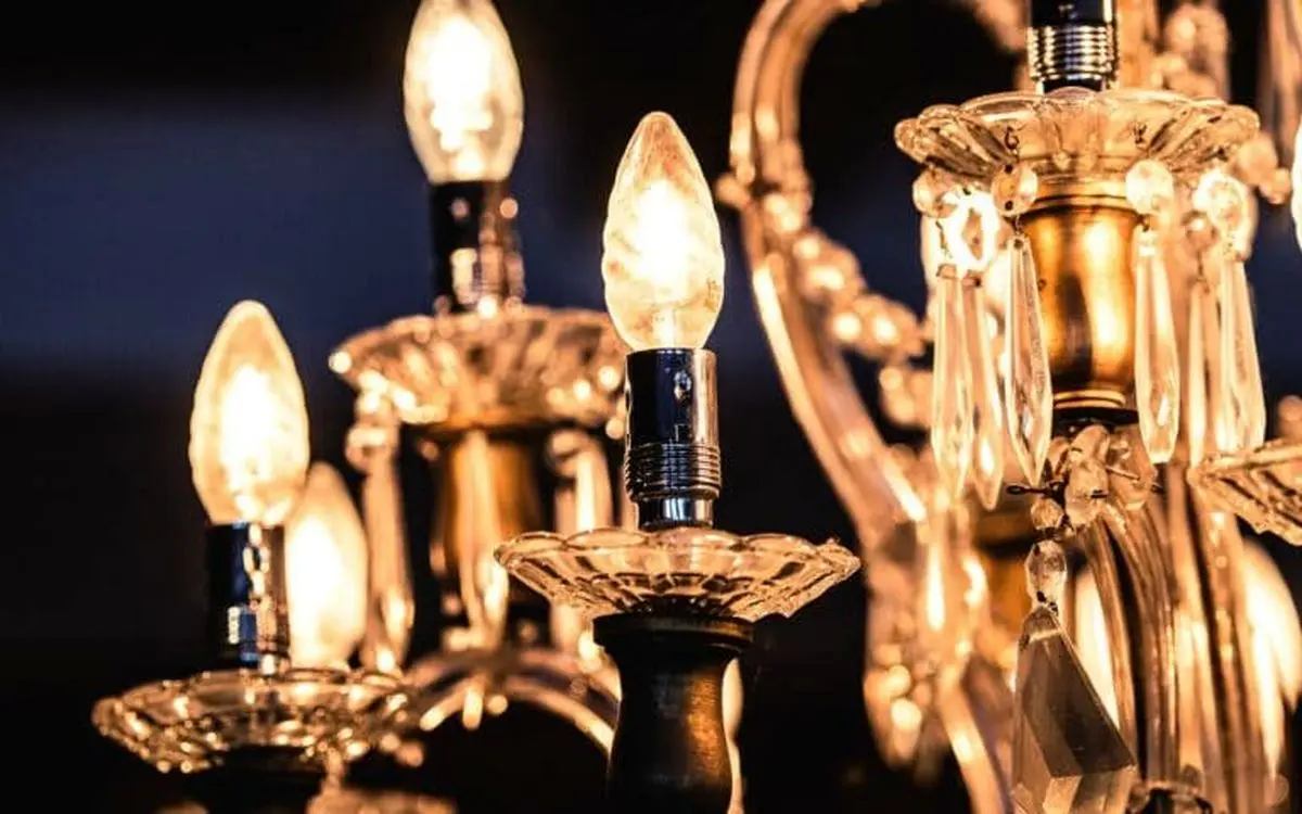 close-up-of-illuminated-light-bulb-253502-768x480-1