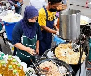 غذای خیابانی؛ دستپخت پسر عجیبی که تو تایلند خیلی خاطر خواه داره حتی بیشتر از پاتایا