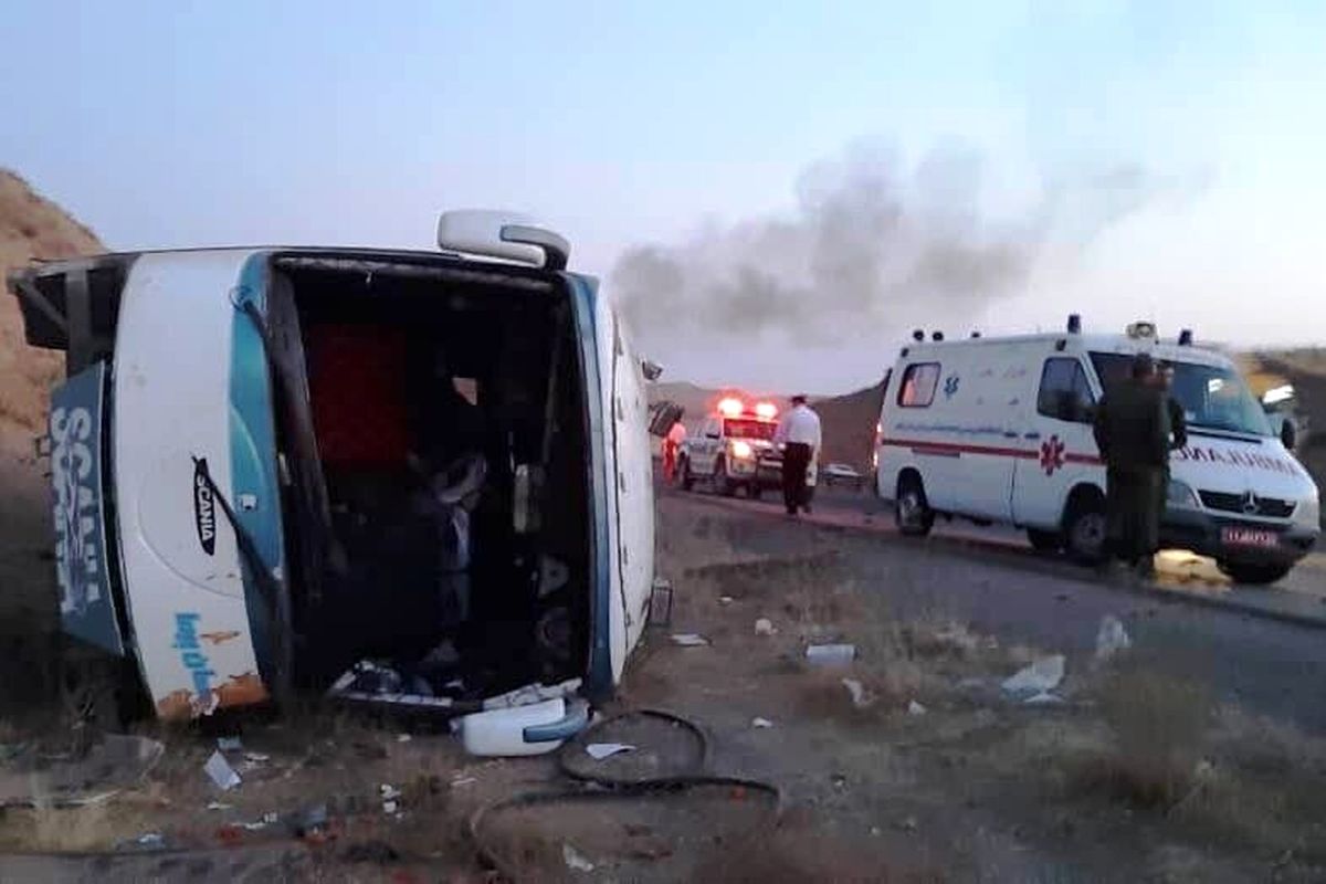 (عکس) واژگونی مرگبار اتوبوس در اتوبان قزوین-کرج