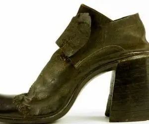 کفش پاشنه بلند؛ پوششی که مردان ایرانی به جهان صادر کردند