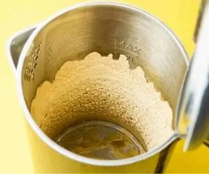 ترفندهای خانه داری؛ از بین بردن گچ کتری و سماور، با نوشابه + روش انجامش