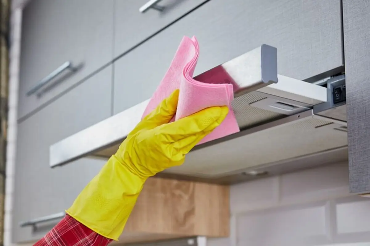 Cleaning-the-kitchen-hood4