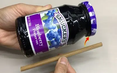 ترفندهای خانگی؛ چگونه درب شیشه گیر کرده رو تو 1 ثانیه باز کنیم!