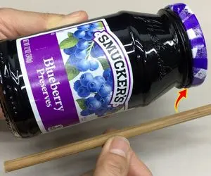 ترفندهای خانگی؛ چگونه درب شیشه گیر کرده رو تو 1 ثانیه باز کنیم!