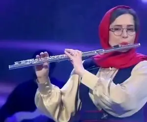 آواز هنرمندانه؛ نوازندگی مهراوه شریفی نیا که نشون میده از سرو روش هنر میباره چه ذوقید