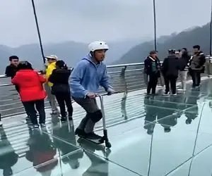 معماری طبیعت؛ پسر اسکوتر سوار با خدا ملاقات کرد