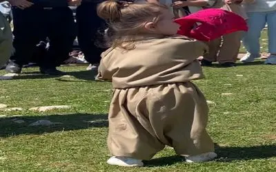 آواز شاد؛ دختربچه جغله یجور دستمال بدست کوردی رقصید هیشکی گرد پاش نمیرسه بنازم گیانکم
