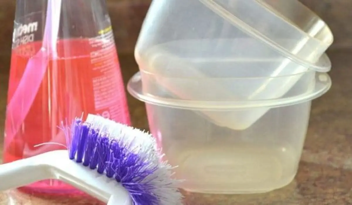 Learn-how-to-clean-yellow-and-cloudy-plastics-600x350-1