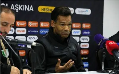 فشار هواداران، مسیر مذاکرات استقلال را عوض کرد