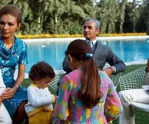 سفر به ایام قدیم سال 1355؛ فرح ملکه ای که فقط همسر شاه نبود/زندگی لوکس اما خراب وار