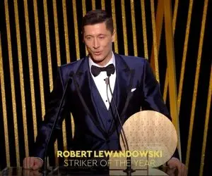 لواندوفسکی، بهترین مهاجم سال ۲۰۲۱