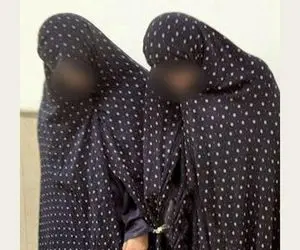 (عکس) این دو دختر با لباس پسرانه از خودرو‌ها سرقت می‌کردند