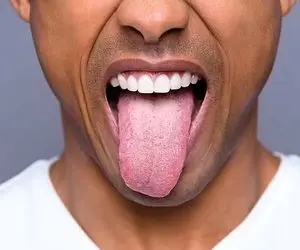 زنی زبان مرد متجاوز را با دندان کند