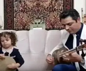 آواز اصیل؛ دختر فسقلی با صدای نمکی تیرم چند خوند شجریان براش ایستاده کف زد بنازم هنر