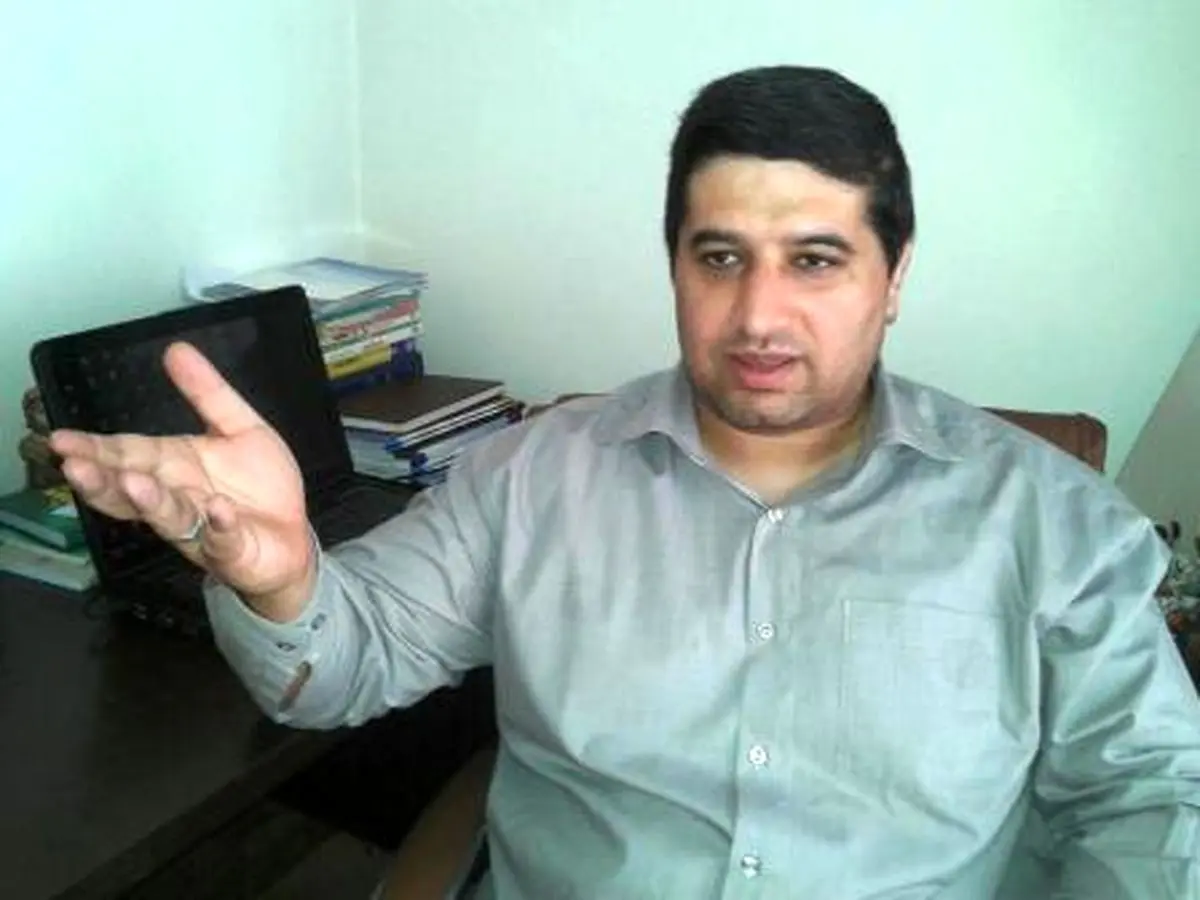 رضا نهضت معلمی که به شلاق محکوم شد