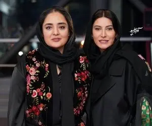 حاشیه ماشیه؛ نرگس محمدی جلو یه جماعت لباس بالا شهری فریبا نادری رو درست میکنه