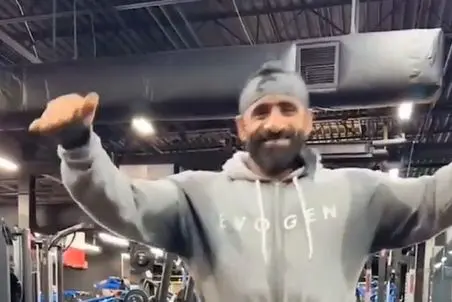 آواز قدرتمندا؛ رقص یهویی و گوگولی هادی چوپان وسط تمرین که بهش نمیومد