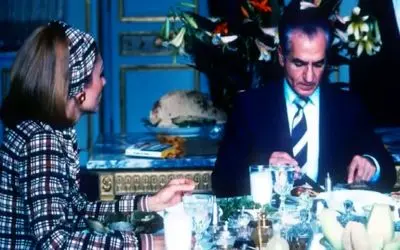 سفر به ایام قدیم سال 1330؛ استایل لاتی پر فرح رو دوچرخه در دوران جاهلیت