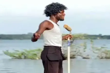 آواز معروفا؛ این آقا با تقلید آهنگ خواننده معروف روح مرحومو مغموم کرد