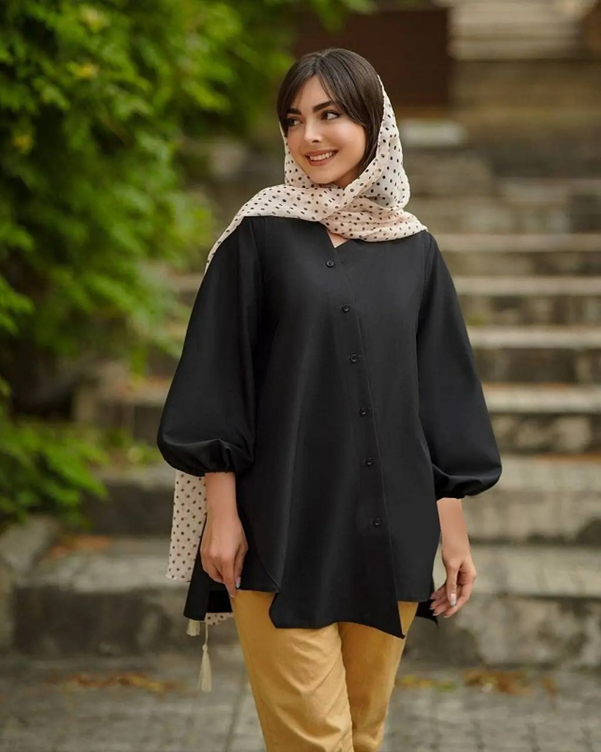 مانتو مشکی طلایی