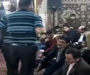 آواز شاد؛ این آقا با اهنگ اوستا کریم پرید وسط رفیقشم خیلی ریز داره شاباشارو می پیچه