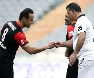 خوش و بش علی کریمی و علی دایی در دیدار دوستانه پیشکسوتان