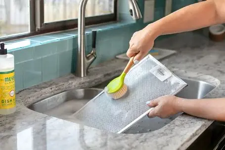 خونه تکونی عید؛ صفر تا صد تمیز کردن فیلتر هود همه چربی ها رو سه سوته محو کن