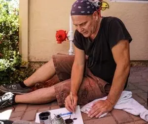 خلاقیت خنده دار هنرمند نیویورکی که با نگاه متفاوتش زندگی را به خیابانهای بی روح کشید