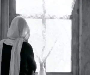 یک دختر جوان در مجتمع تجاری خودکشی کرد