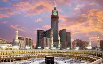 ساخت و سازهای کبیر؛ بزرگ ترین ساعت جهان در مکه با ارتفاع بیش از 600 متر و هتل توش