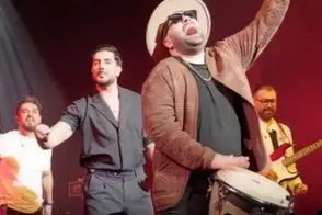 آواز شاد؛ کنسرت ونکوور فرزاد فرزین که بندری میخونه دستا یجور بالاست انگار خود جنوبه