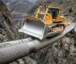 جا به جایی جانکاه؛ اپراتور بیل مکانیکی میره جایی که به عقلش شک کنی