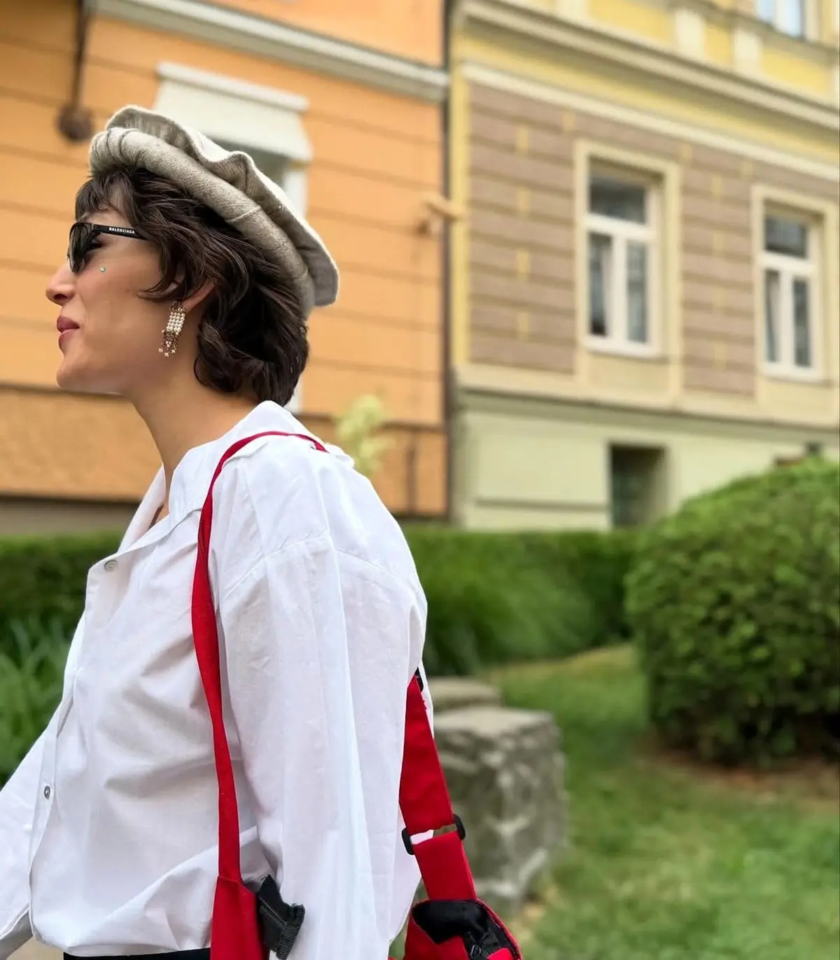 فرشته حسینی، بازیگر ۲۸ ساله، برای رقابت در بخش گوی بلورین با فیلمِ «هیچ چیز آن_طور که به نظر می_ (7)