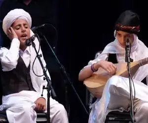 آواز جیگرسوز؛ دختر پسر تربت جامی با لباس محلی اشک یه ملت رو درآوردن سالن منجر شد