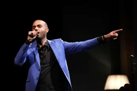 آواز قدغن؛ حامی وسط کنسرتش همه رو ساکت کرد تا این تماشاچی باهاش همخوانی کنه