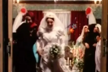 آواز شاد؛ تو عروسی دهه 50 آقاهه تو قسمت زنانه چه رقصی با عرق شرم میکنه