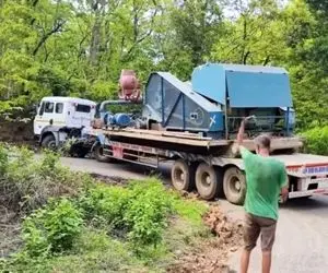 باربری دهشتناک؛ کامیون تریلی غول تشن به قدری طویل که داره خودش رو به کشتن میده