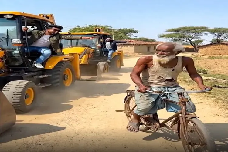 معماری خلاقانه؛ پولدارای سواره به پیرمرد خندیدن با بامبو یه ماشین ساخت فکشون افتاد