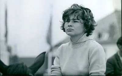 سفر به ایام قدیم سال 1331؛ بازی ثریا و محمدرضا پهلوی با سگ ژرمن تو تفرجگاه خانوادگی