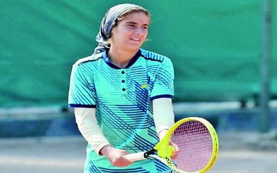 (عکس) مشکات الزهرا صفی تنیسور افتخارآفرین ایرانی در کنار اسطوره تنیس جهان!