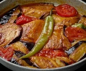 غذای یک ربعی؛ دو تا غذای خوشمزه با بادمجون و گوجه ترفند گرفتن تلخی بامجان هم توش هست