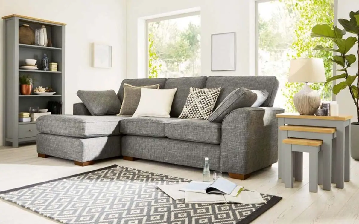 Nesting-tables_Gaf_Lila_Shutterstock